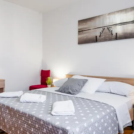 Floreani Apartament *