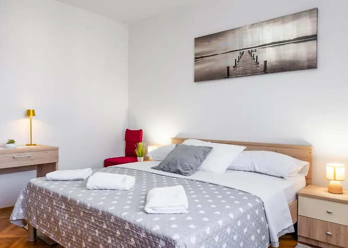 Floreani Apartment *